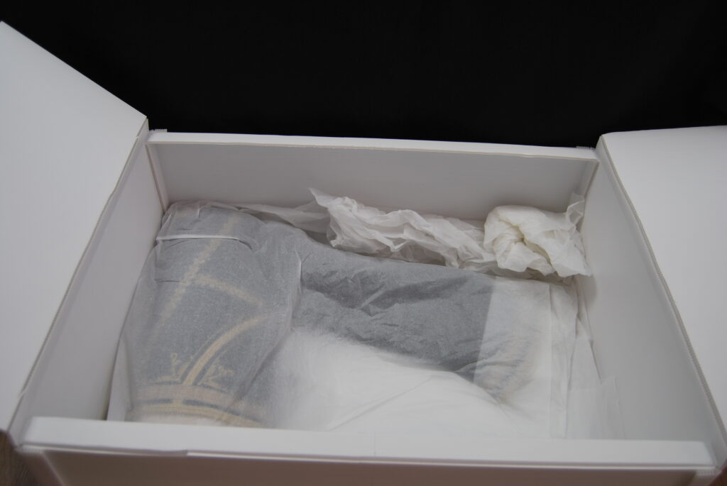 Συσκευασία για ασφαλή μεταφορά και προσωρινή αποθήκευση γιλέκου