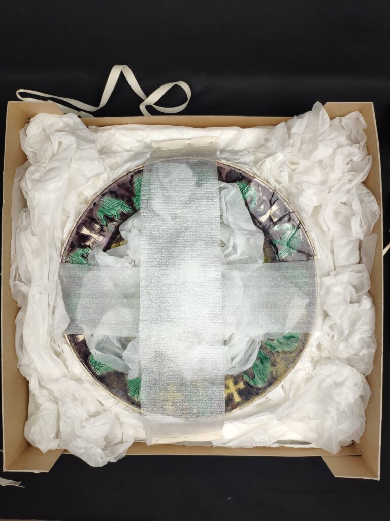 Συσκευασία για ασφαλή μεταφορά και προσωρινή αποθήκευση κεραμικής πιατέλας